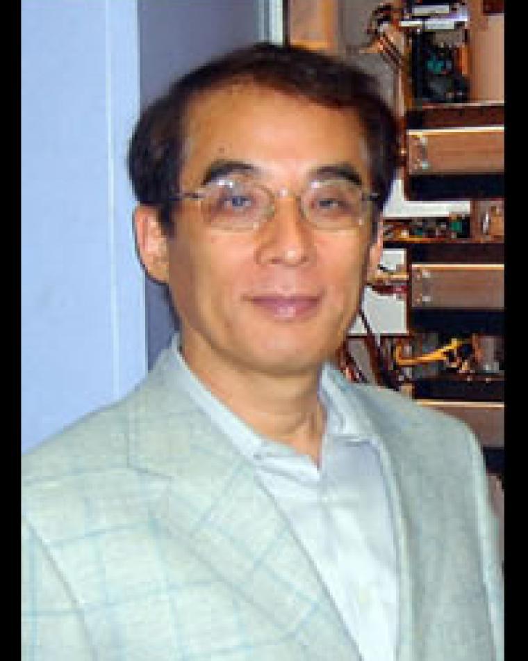 Akira Tonomura headshot